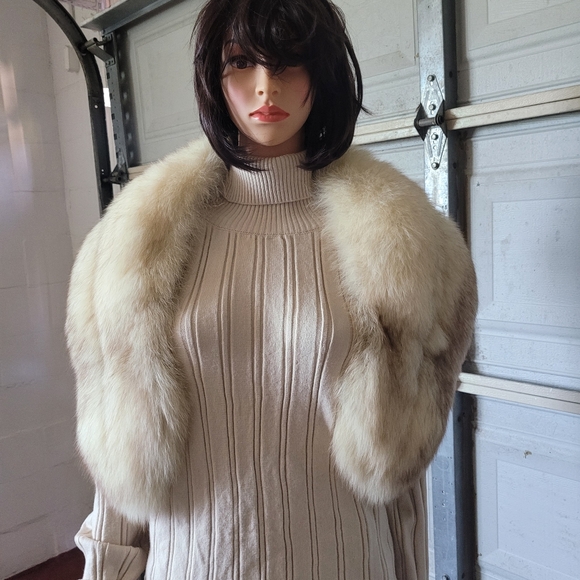 Chic Cream Fur Stole - Picture 2 of 4